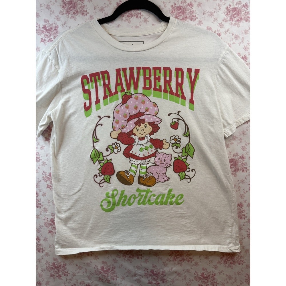 Strawberry Shortcake Graphic T-Shirt Size Medium White Retro Cartoon